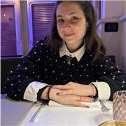 Sono una studentessa universitaria e sono qui in caso avessi bisogno di un aiuto per i compiti estivi!